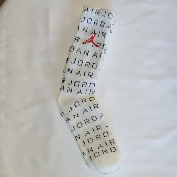 JORDAN SOCKS, SET OF 3PAIRS (NWT) - Picture 3 of 3